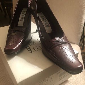 Saks folio collection burgundy  pump